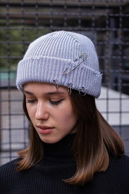 Zniszczona podarta czapka beanie - #8049083