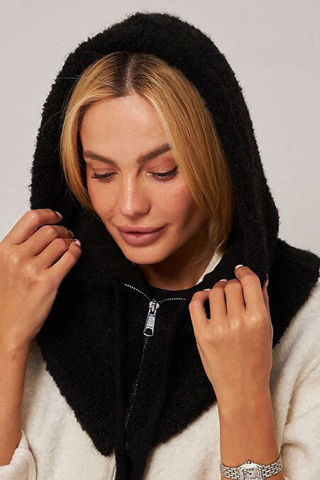 Damska czapka bouclé z metalowym zapięciem, czarna - #4496484