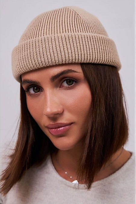 Damska krótka czapka beanie w kolorze beżowym. Czapki i berety. Kolor: beżowy. #4496528