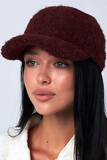 Damska czapka z daszkiem bouclé w kolorze bordowym Garne 4496543 zdjęcie №1